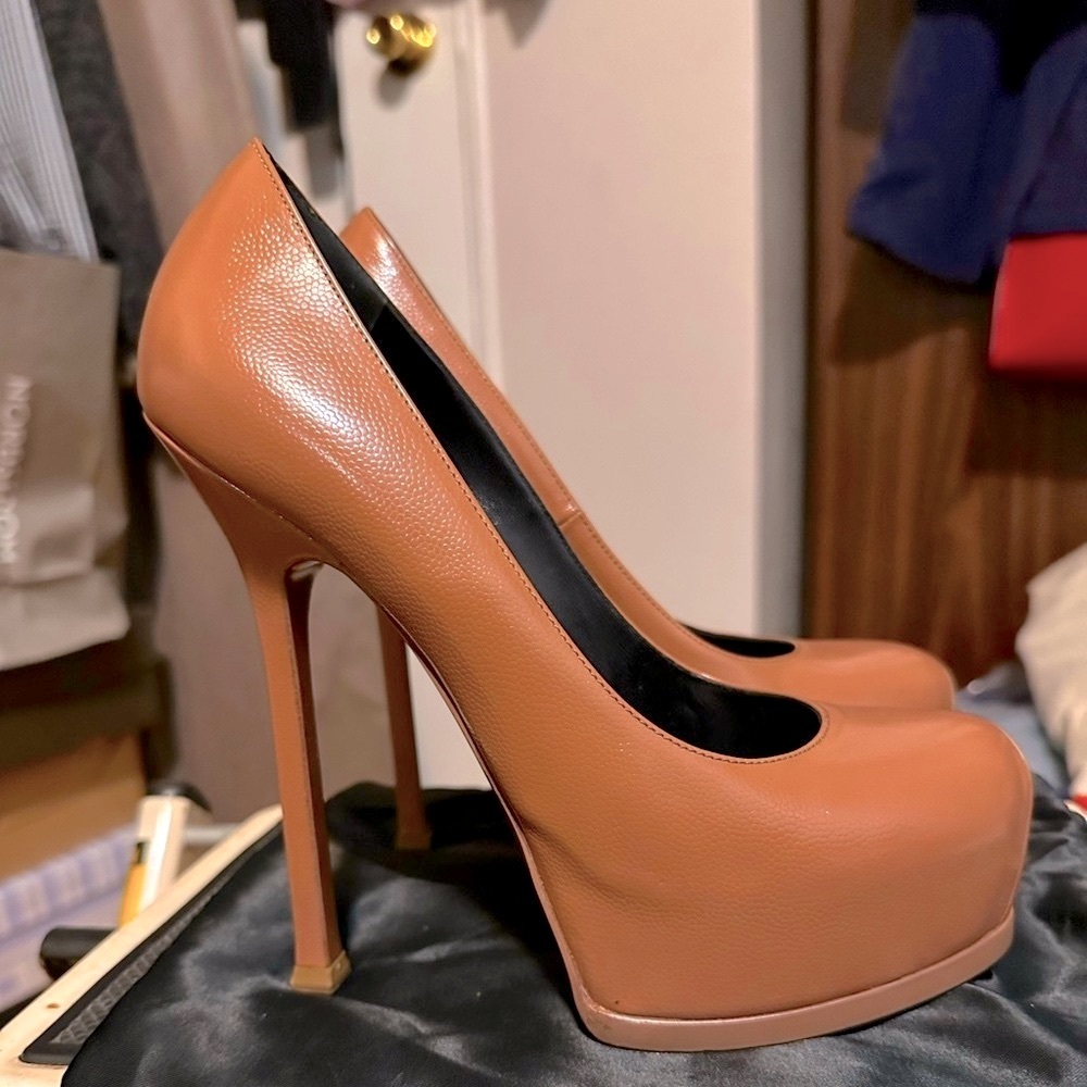 YSL Yves Saint Laurent Nude Tribute Platform Leather Pumps